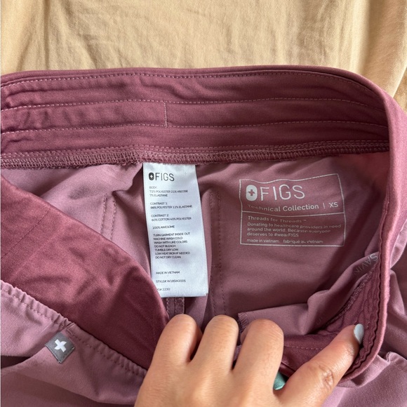 Pink Figs Scrub Set - Picture 4 of 7